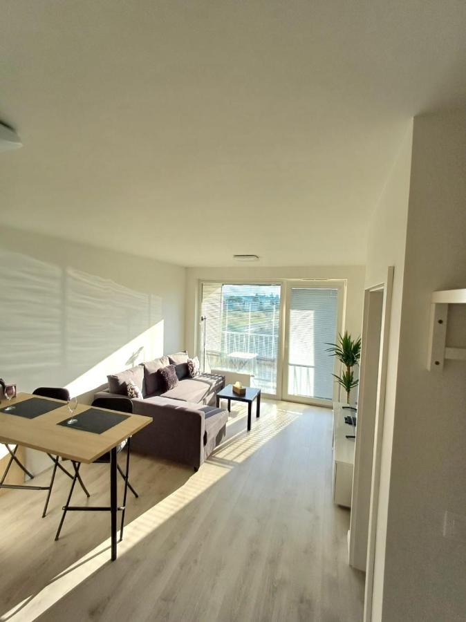 New Air-Conditioned Apartment 5 Minutes By Walk From The Airport With Free Garage Parking Bratislava Extérieur photo